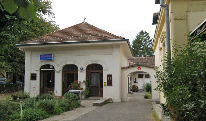 Bočno krilo Doma Stake Pejić u Banji Koviljači, sa lučnim otvorima i prolazom ka dvorištu
