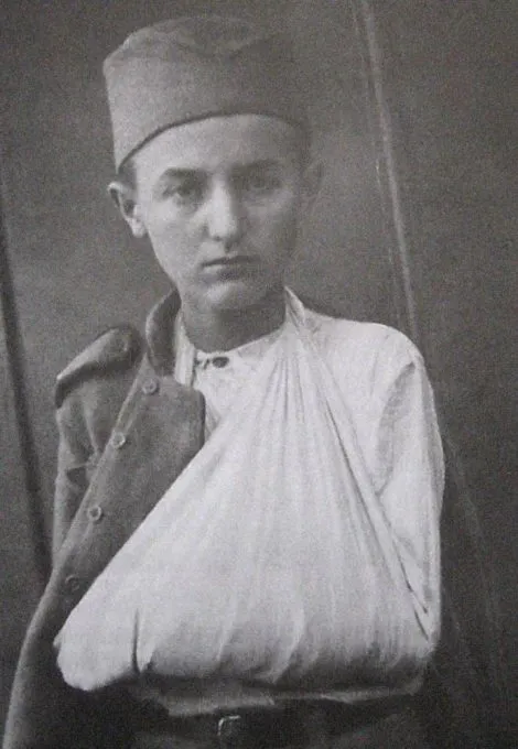 Momčilo Gavrić sa rukom u povezu, portret iz 1918. godine