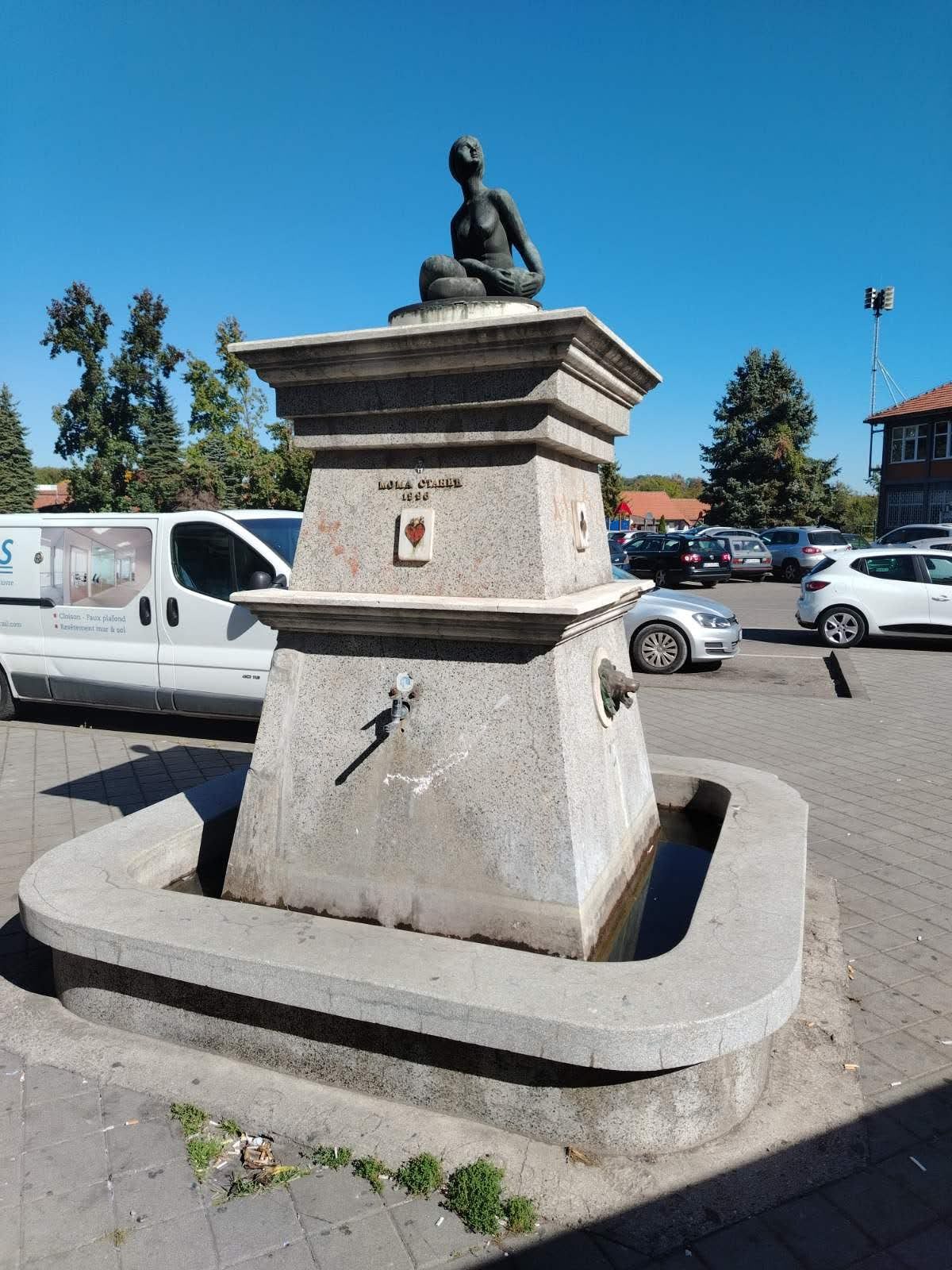 Česma Mome Stanića u Banji Koviljači, sa ženskom figurom, natpisom i znakom herc